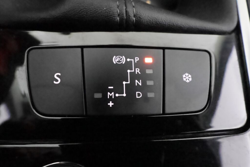 Peugeot 308 2017 Musta
