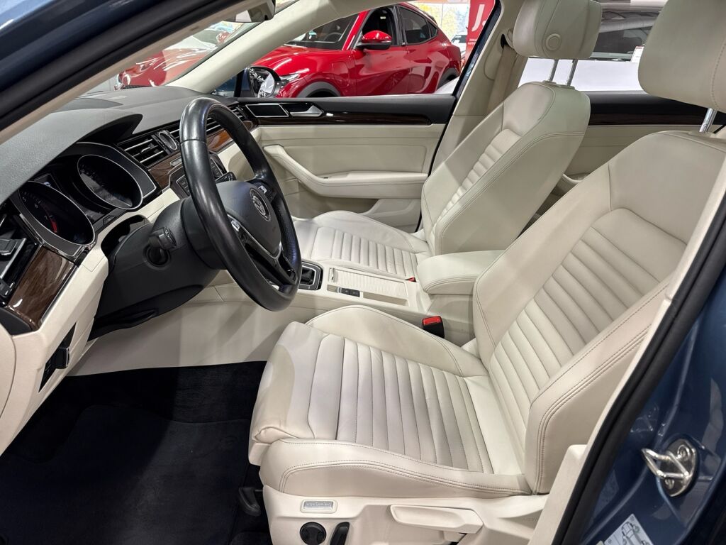 Volkswagen Passat 2016 Sininen