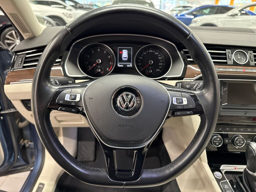 Volkswagen Passat 2016 Sininen
