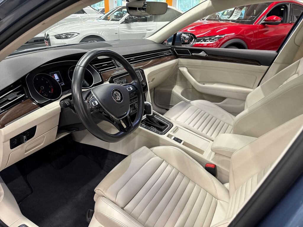 Volkswagen Passat 2016 Sininen