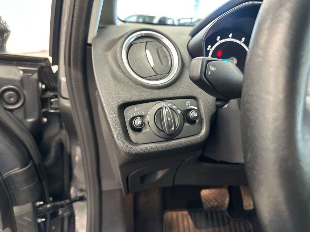 Ford Fiesta 2016 Harmaa