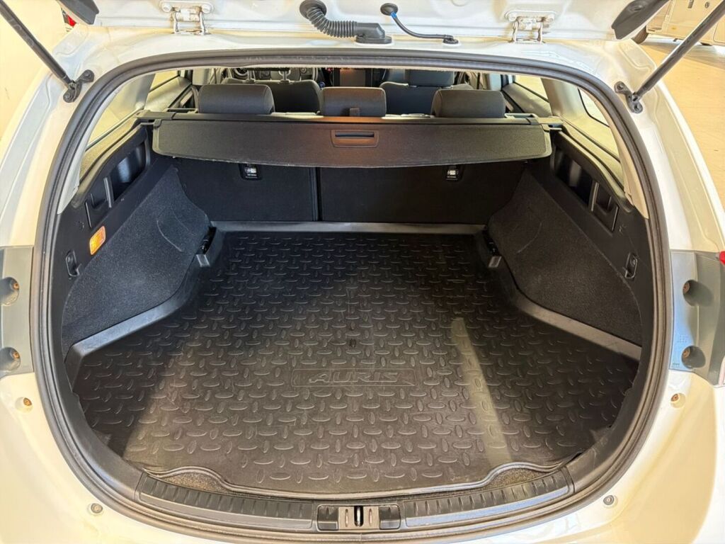Toyota Auris 2016 Valkoinen