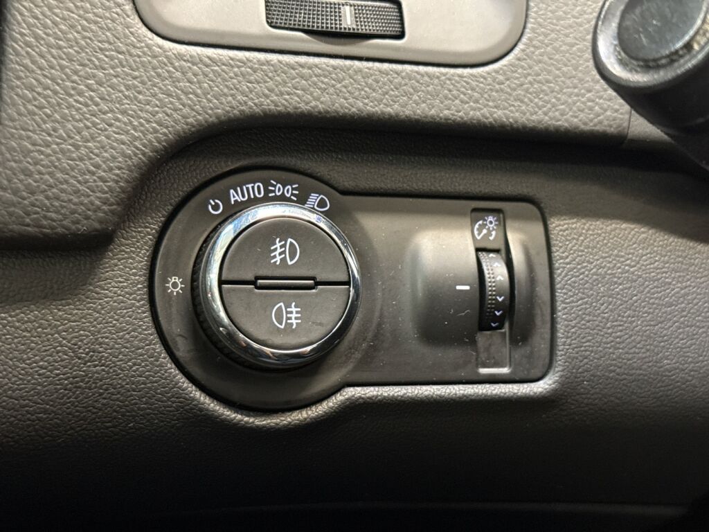 Opel Insignia 2016 Musta