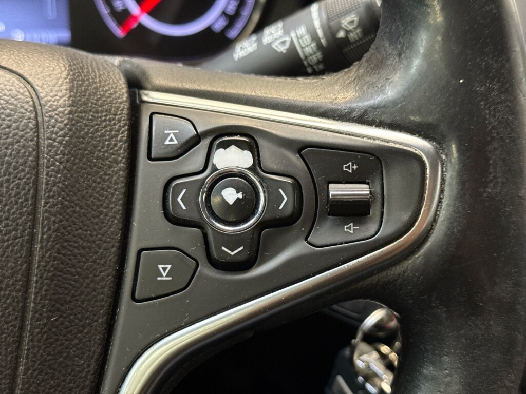Opel Insignia 2016 Musta