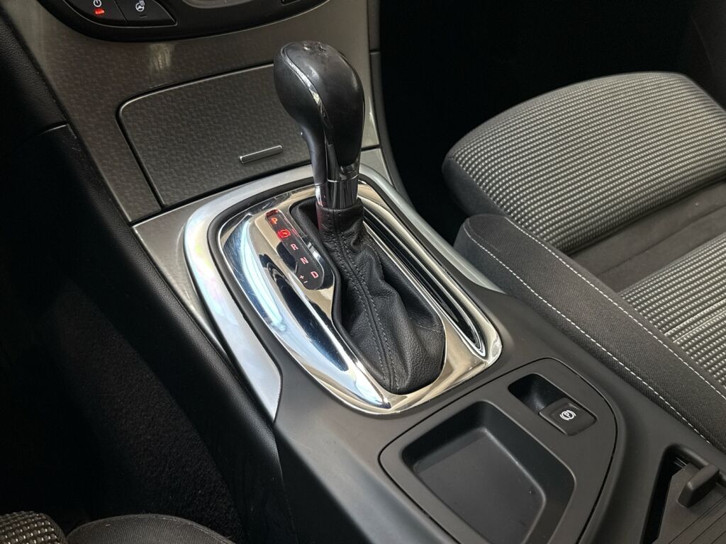 Opel Insignia 2016 Musta