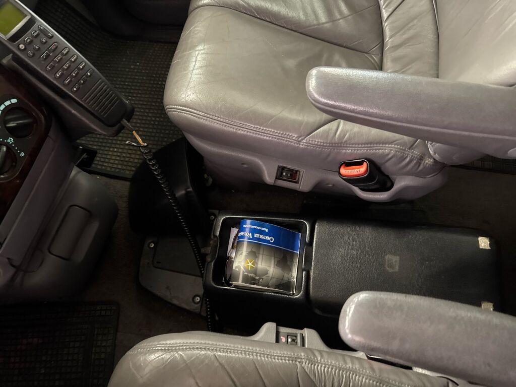 Chrysler Voyager 1997 Violetti