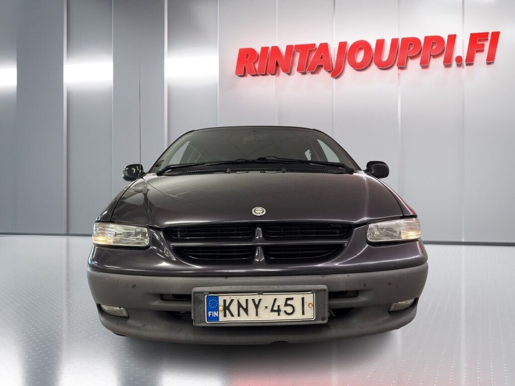 Chrysler Voyager 1997 Violetti
