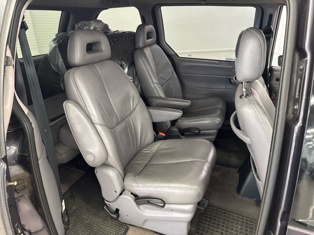 Chrysler Voyager 1997 Violetti