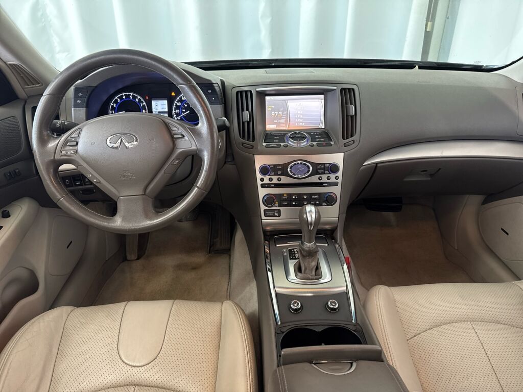 Infiniti G37 2011 Harmaa