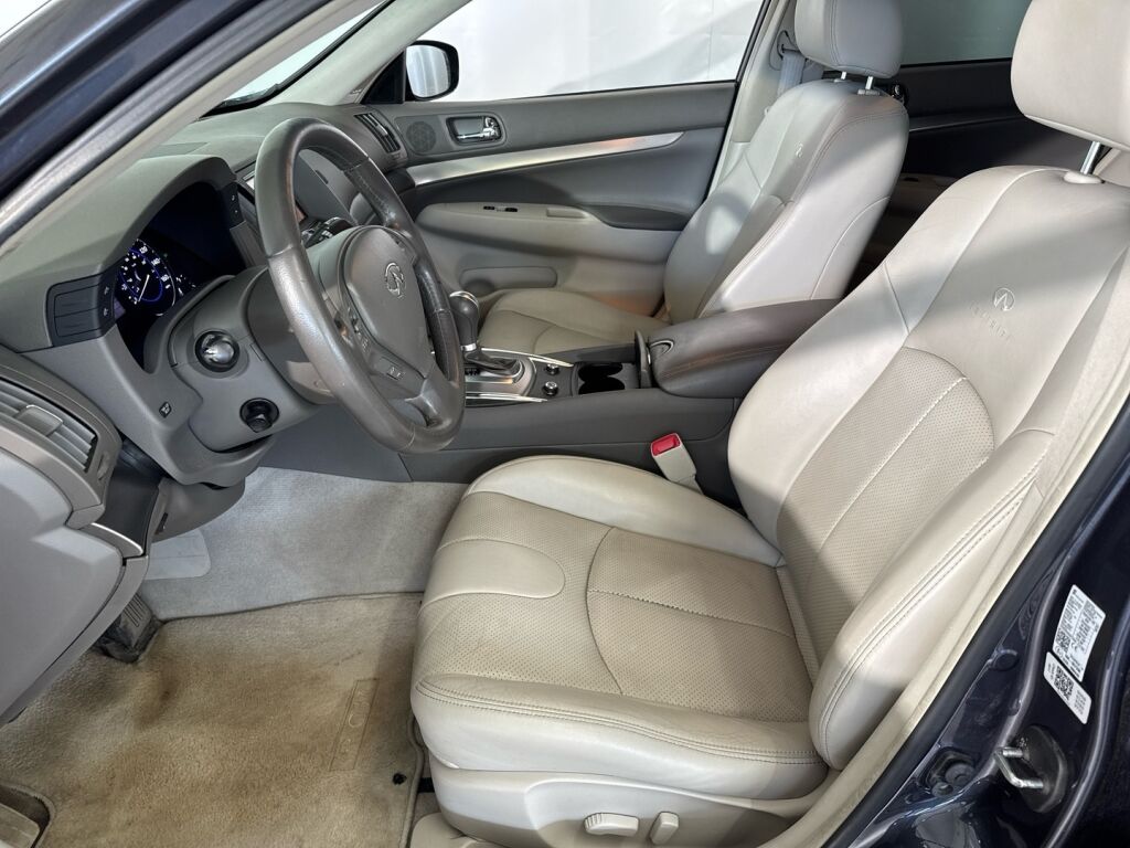 Infiniti G37 2011 Harmaa