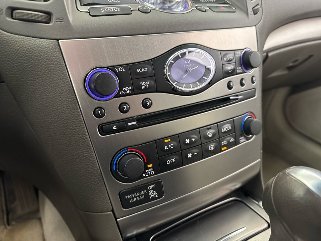 Infiniti G37 2011 Harmaa