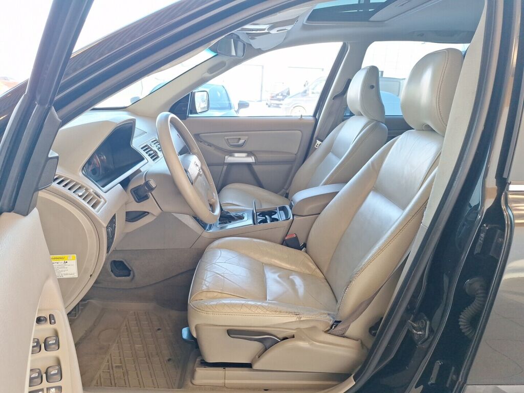 Volvo XC90 2005 Musta