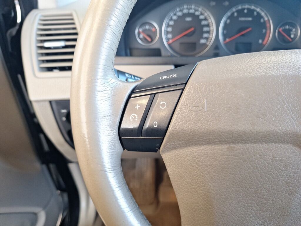 Volvo XC90 2005 Musta