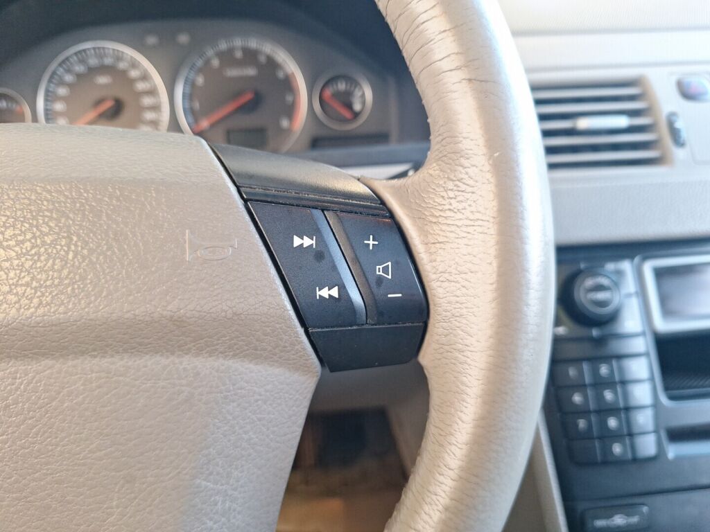 Volvo XC90 2005 Musta