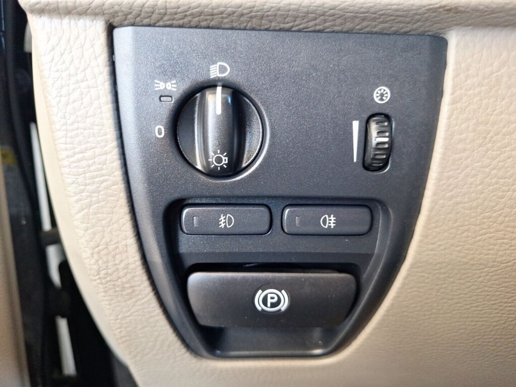 Volvo XC90 2005 Musta