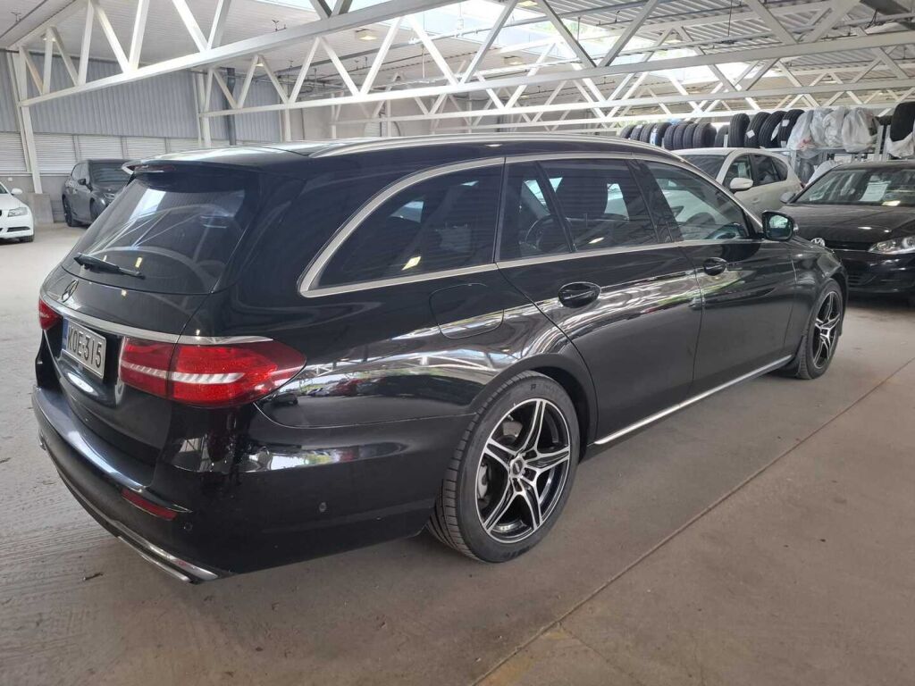 Mercedes-Benz E 2017 Musta