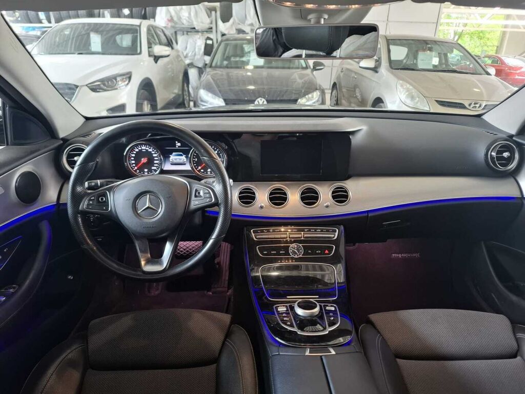 Mercedes-Benz E 2017 Musta