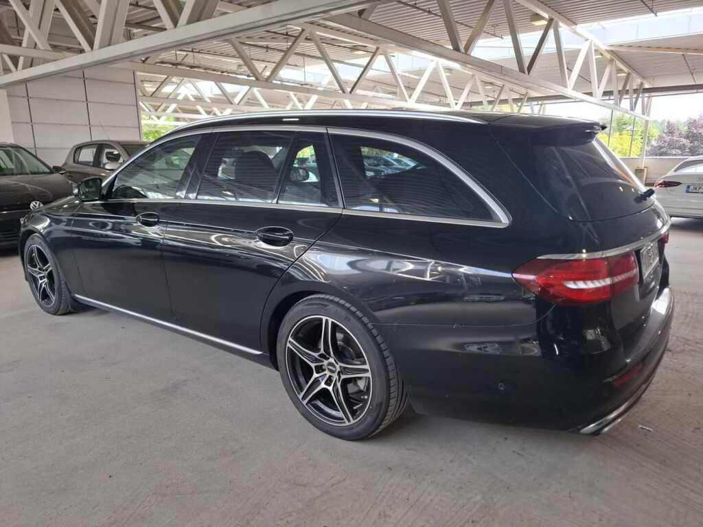 Mercedes-Benz E 2017 Musta