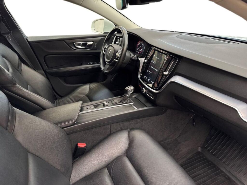 Volvo V60 2019 Valkoinen