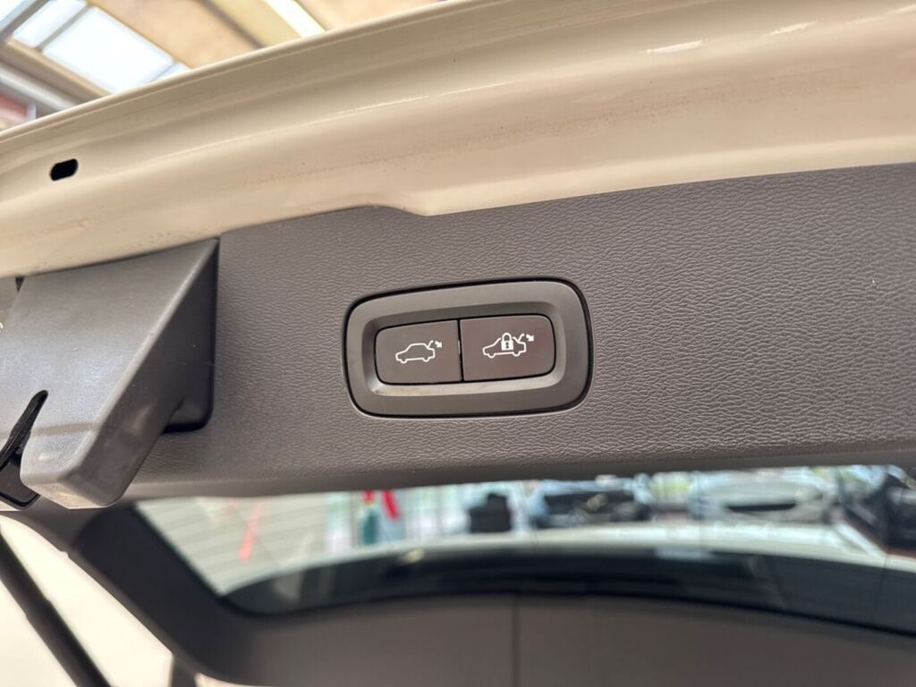 Volvo V60 2019 Valkoinen