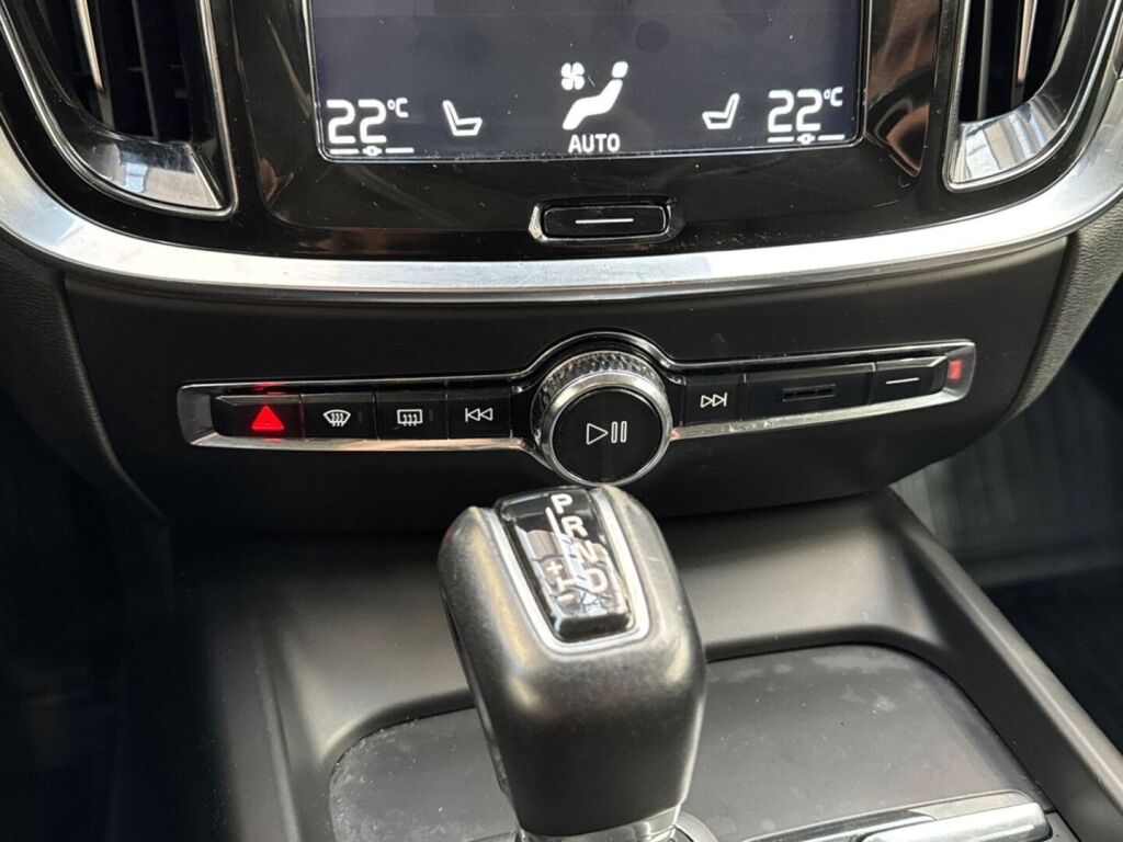 Volvo V60 2019 Valkoinen