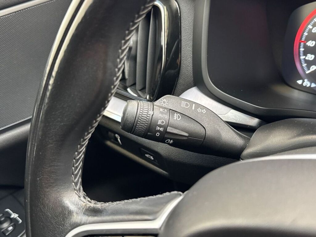 Volvo V60 2019 Valkoinen