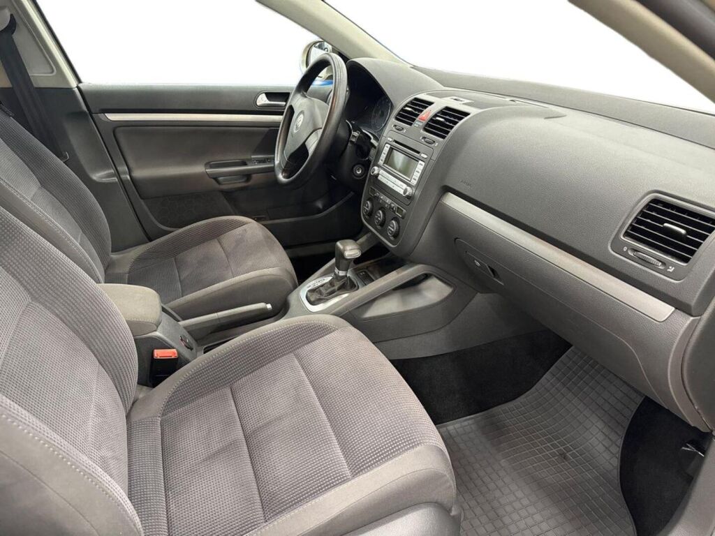 Volkswagen Jetta 2007 Ruskea (beige)
