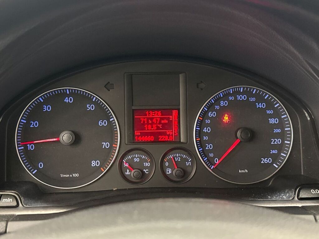 Volkswagen Jetta 2007 Ruskea (beige)