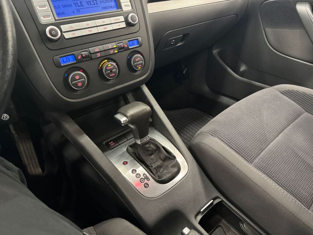 Volkswagen Jetta 2007 Ruskea (beige)