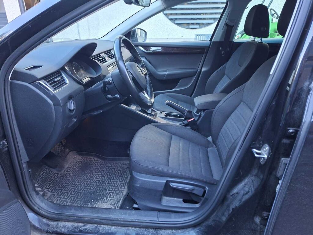 Skoda Octavia 2017 Musta