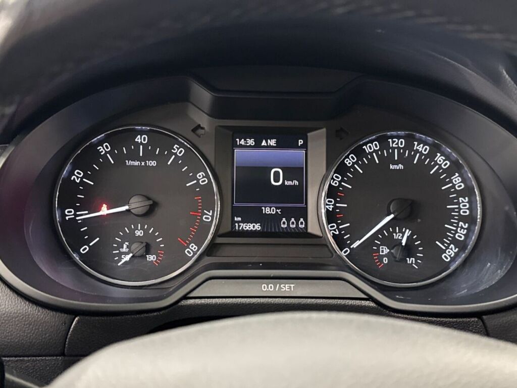 Skoda Octavia 2017 Musta