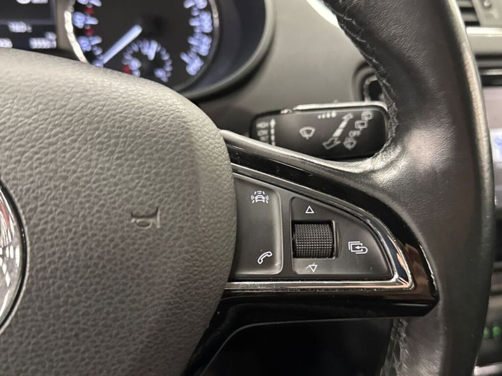 Skoda Octavia 2017 Musta