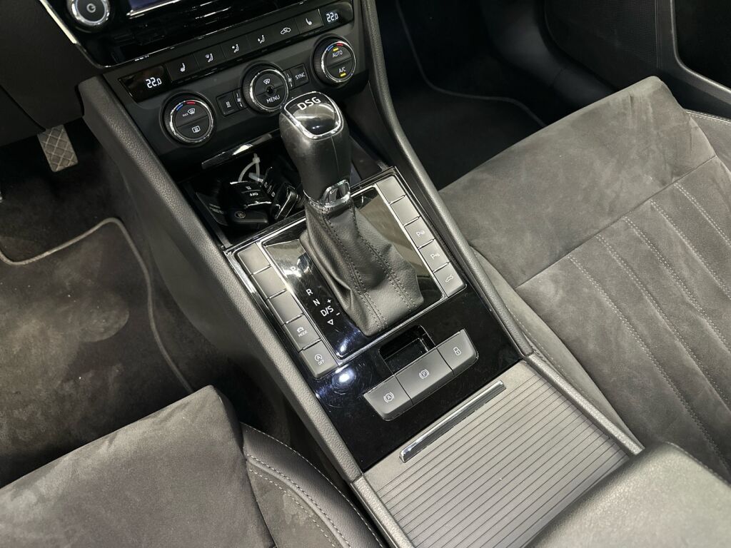 Skoda Superb 2017 Harmaa