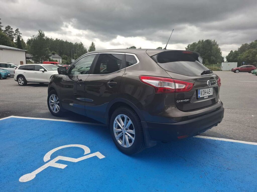 Nissan Qashqai 2017 Ruskea (beige)