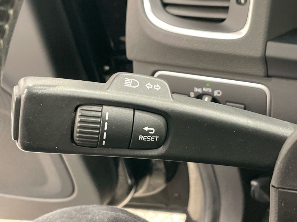 Volvo V60 2014 Musta