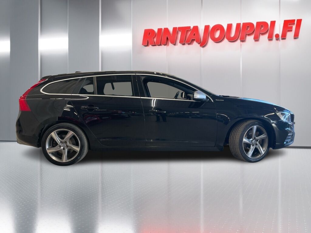 Volvo V60 2014 Musta