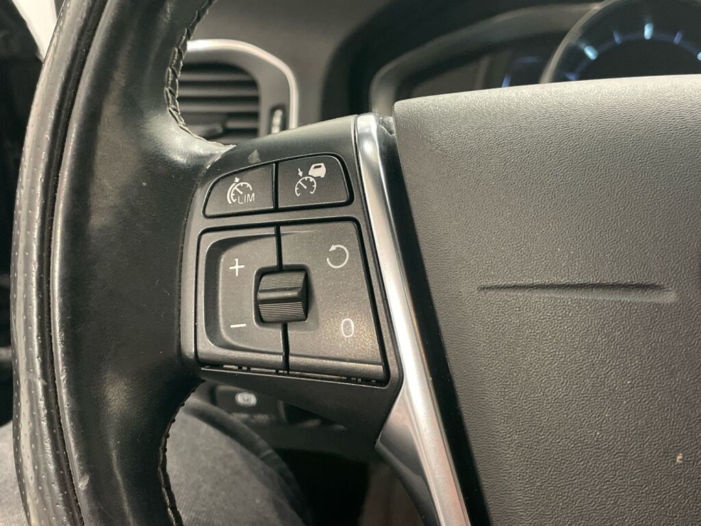 Volvo V60 2014 Musta