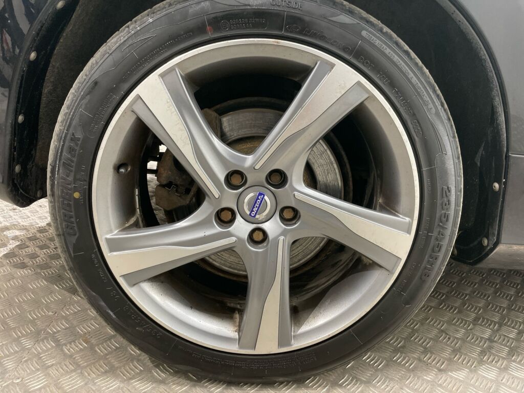 Volvo V60 2014 Musta
