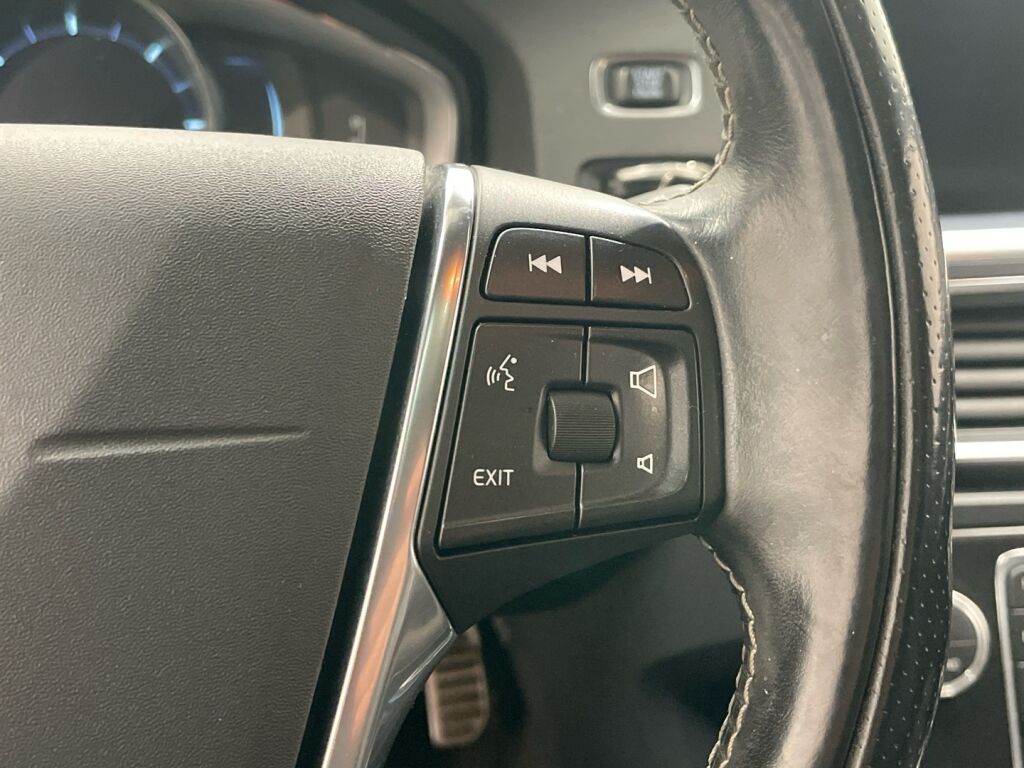Volvo V60 2014 Musta
