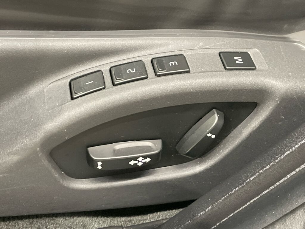 Volvo V60 2014 Musta