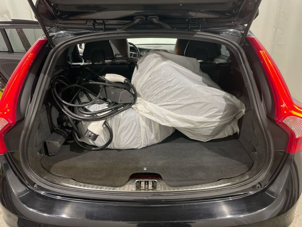 Volvo V60 2014 Musta
