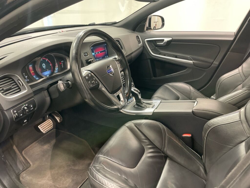 Volvo V60 2014 Musta
