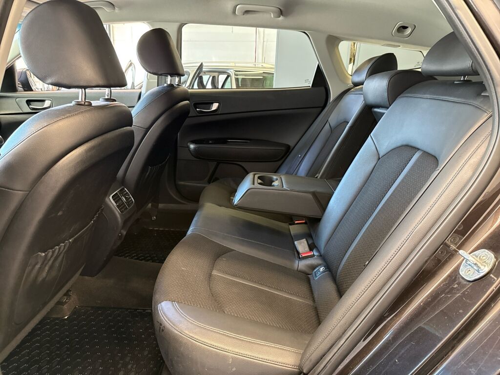 Kia Optima 2018 Ruskea (beige)