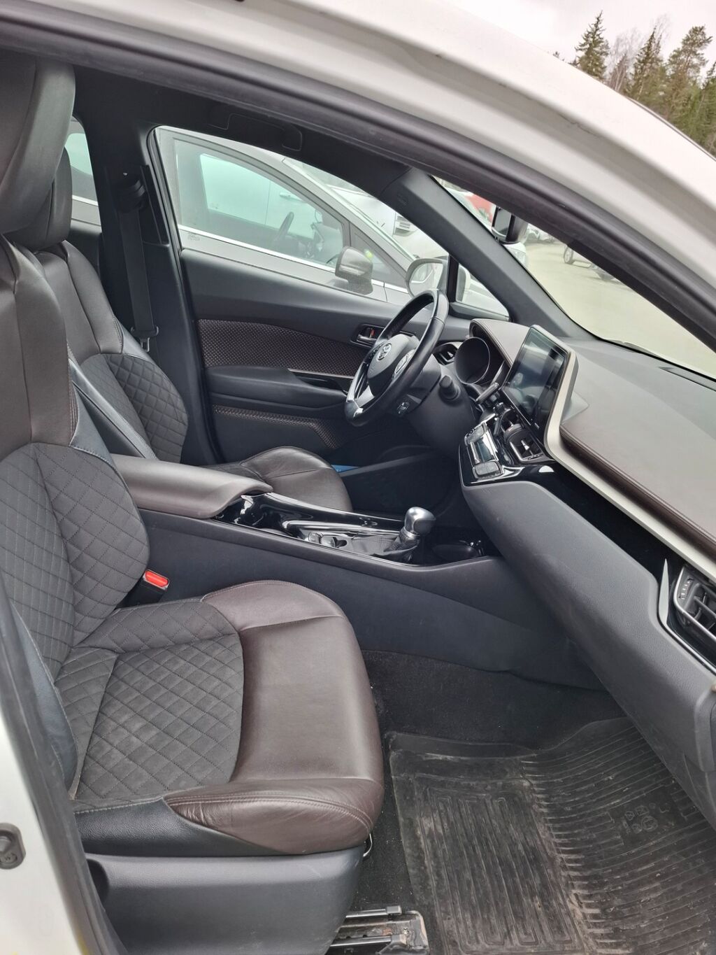 Toyota C-HR 2017 Valkoinen