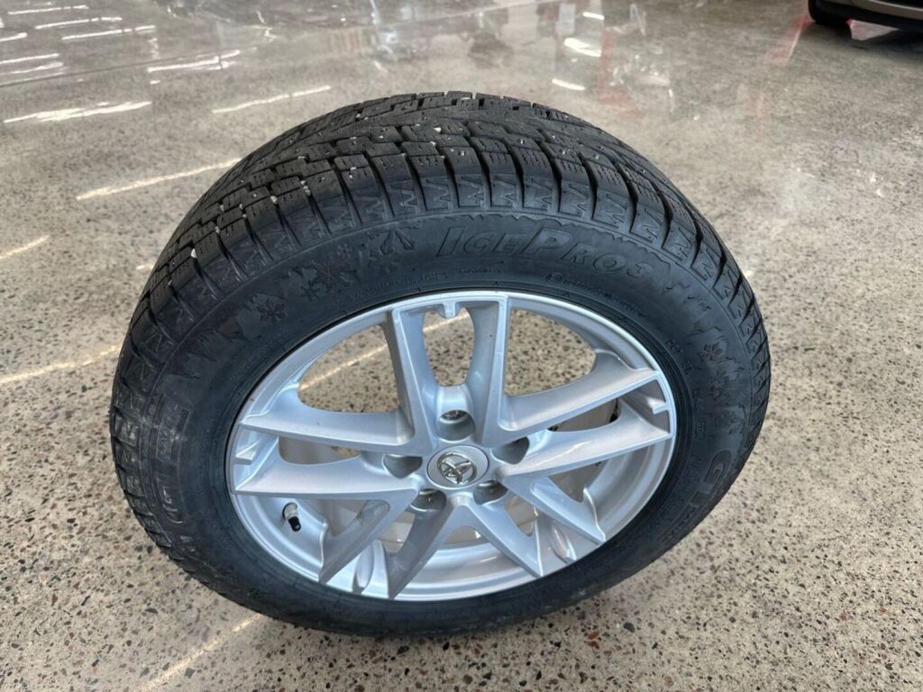 Toyota Auris 2017 Punainen
