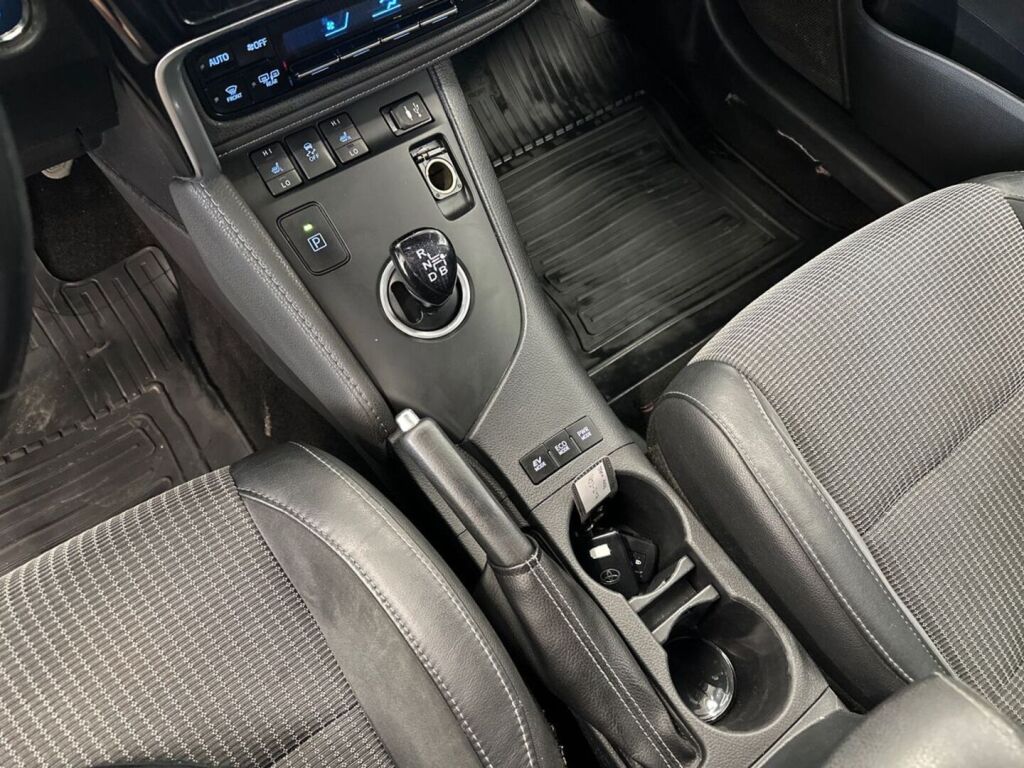 Toyota Auris 2017 Punainen