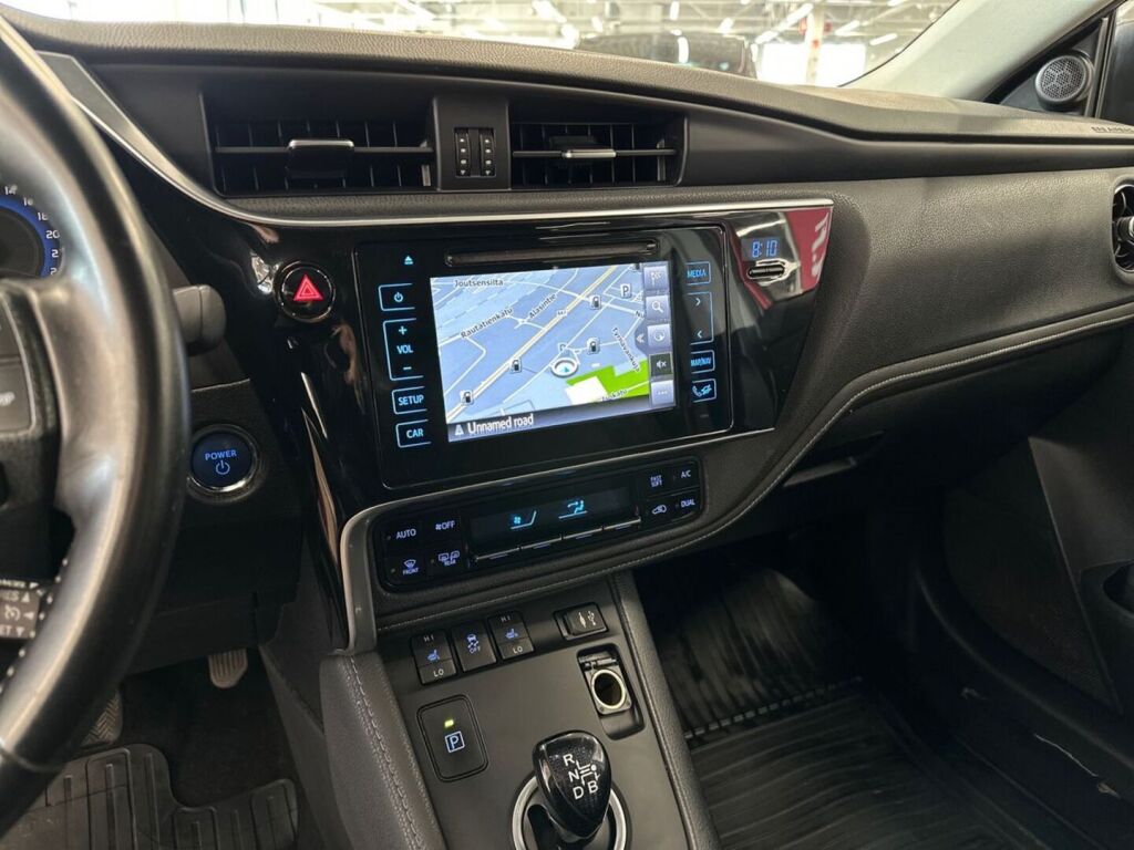 Toyota Auris 2017 Punainen