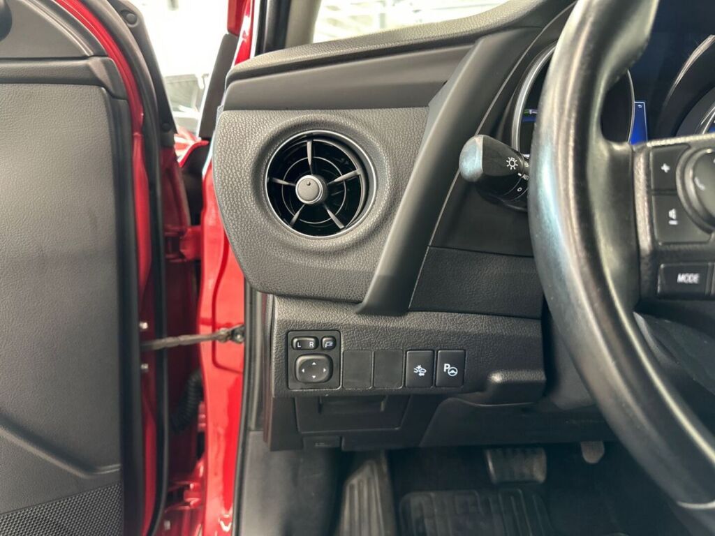 Toyota Auris 2017 Punainen