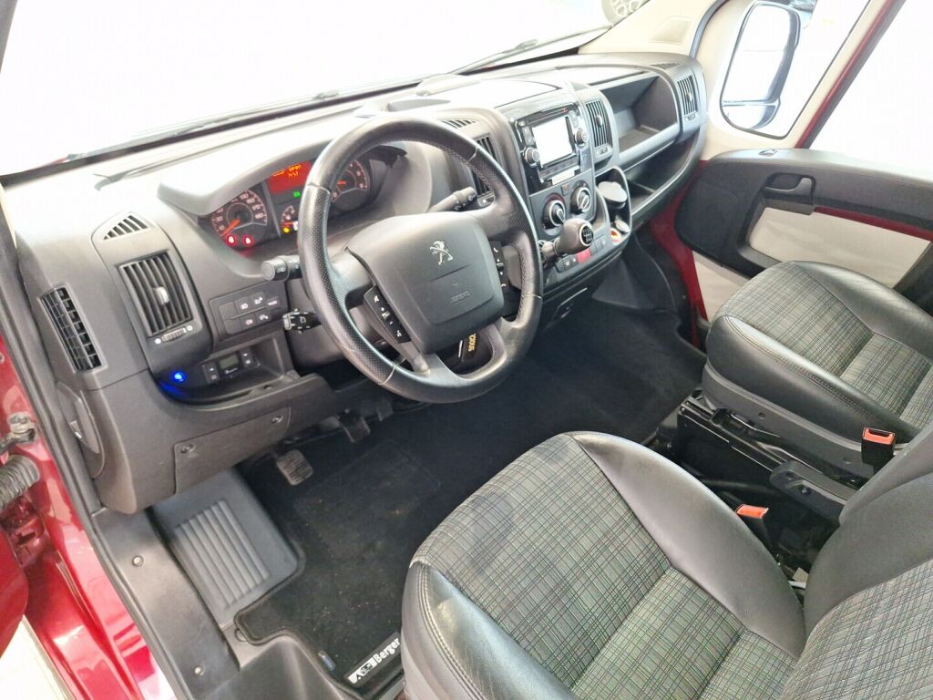 Peugeot Boxer 2017 Punainen