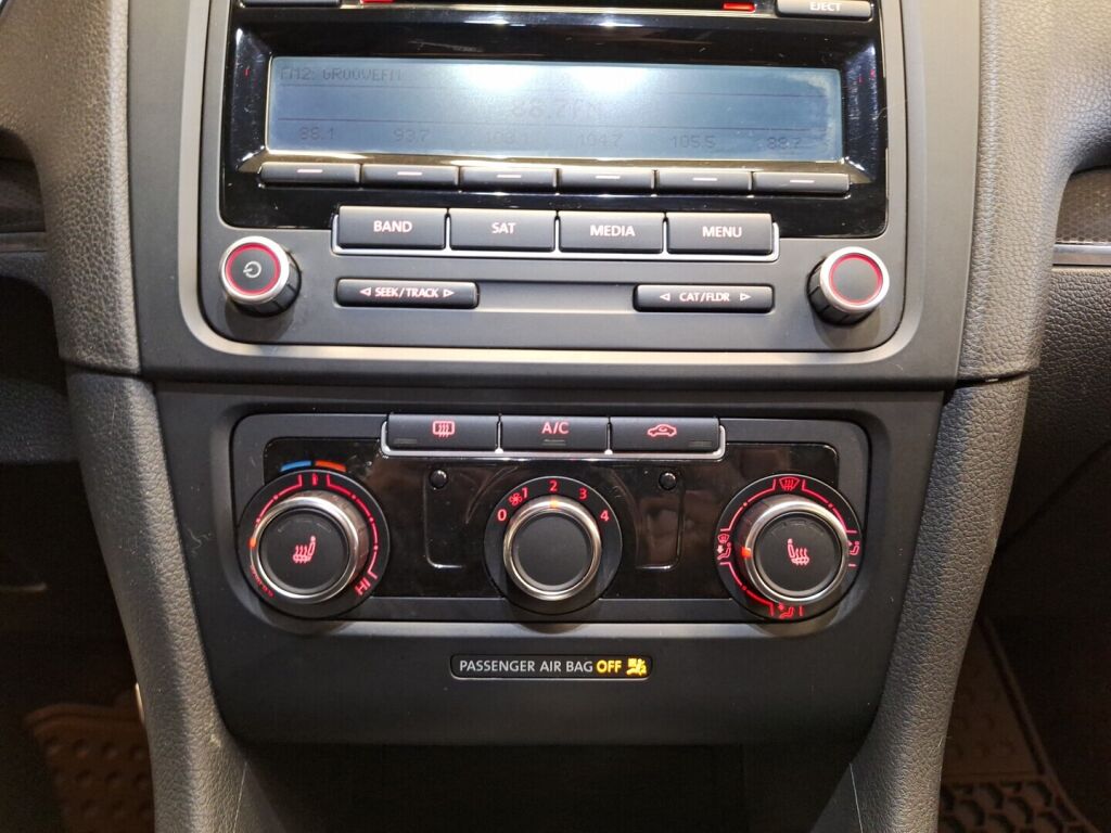 Volkswagen Golf 2013 Musta